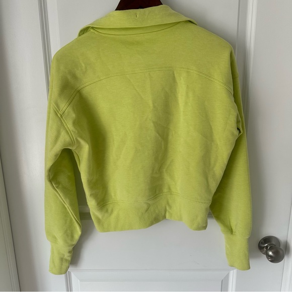 Old Navy  Lime Green Women's Dynamic Fleece Pullover Top - Picture 5 of 5